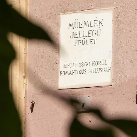 Downtown With Parking Space Keszthely
